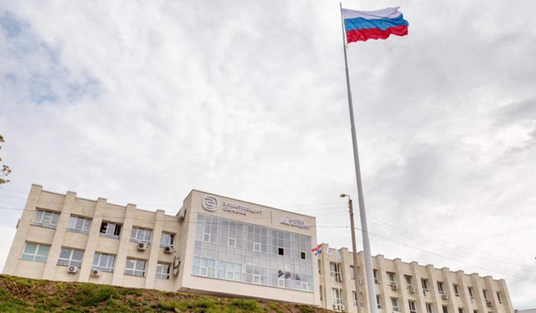 В Приволжье на территории компании Электрощит Самара подняли самый высокий флаг России