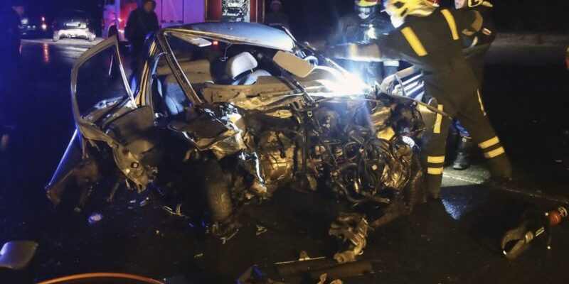 Три человека погибли в аварии за час до начала Нового года