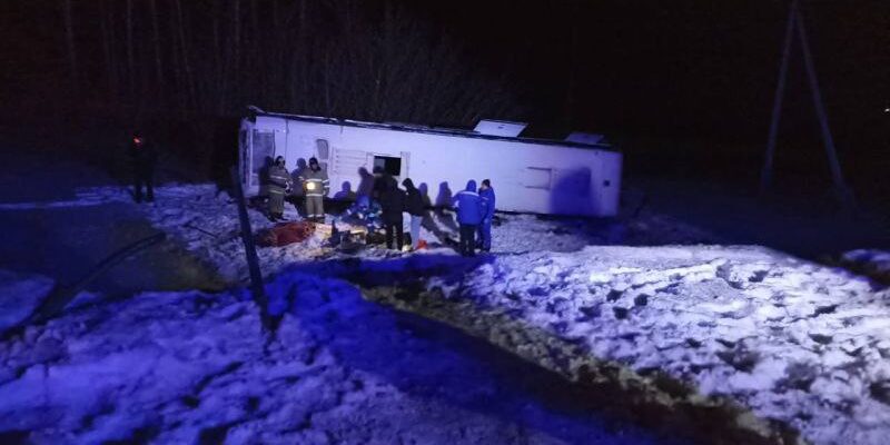 Следовавший в Тольятти автобус разбился в Чувашии