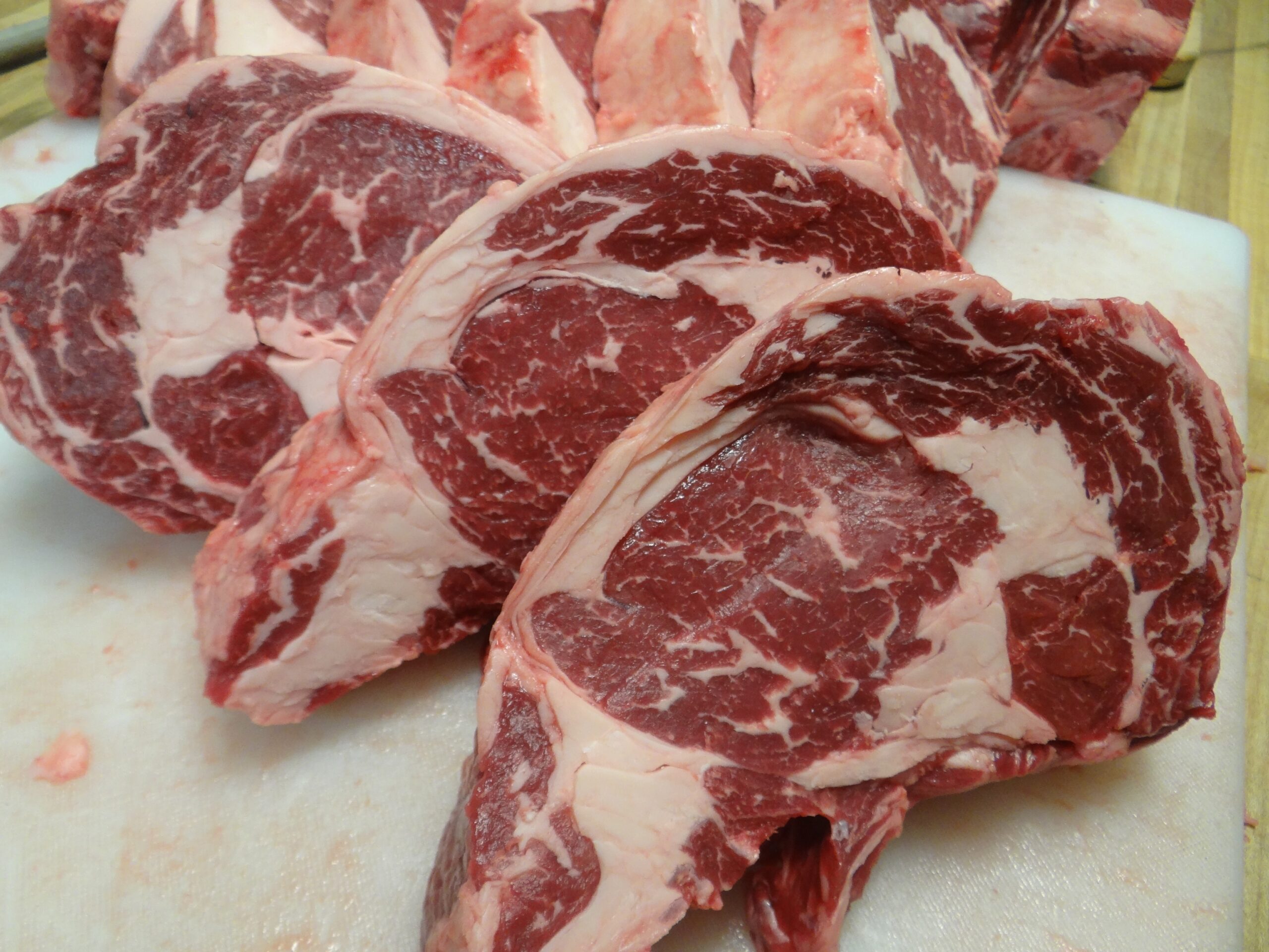 Из магазина Тольятти местный житель украл мясную продукцию на 18 тысяч рублей