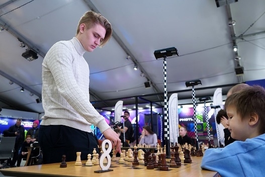 На выставке «Россия» шахматист из Тольятти провел сеанс одновременной игры